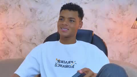 Snapshot of valentino_thompson chatting on October 5, 7:56 pm valentino_thompson online show from October 5, 7:56 pm