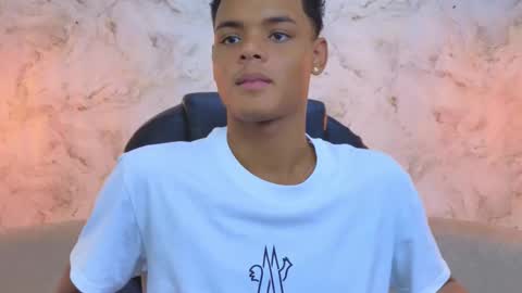Snapshot of valentino_thompson chatting on October 8, 8:17 pm valentino_thompson online show from October 8, 8:17 pm