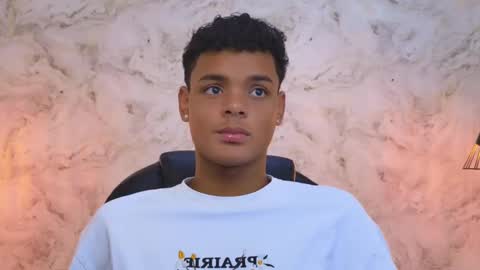 Snapshot of valentino_thompson chatting on October 12, 7:35 pm valentino_thompson online show from October 12, 7:35 pm