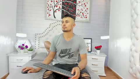  Valentinos  online show from November 7, 8:09 pm