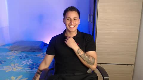 VALENTINO online show from October 31, 9:27 pm