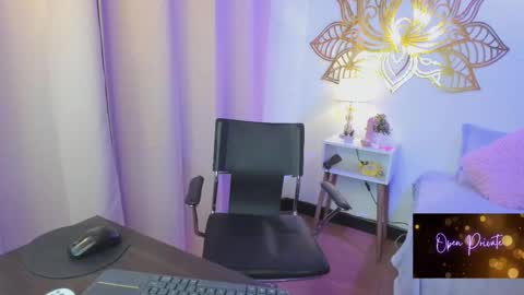 Snapshot of valeperez24 chatting on November 11, 1:16 am Valery And Daniel online show from November 11, 1:16 am