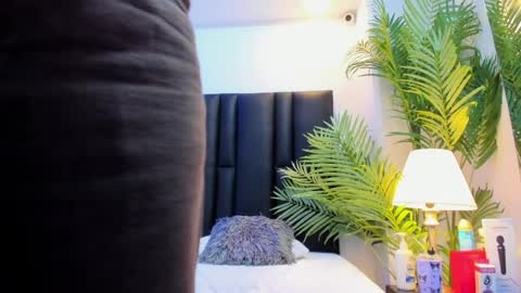 valeri_tafur online show from April 8, 10:26 am