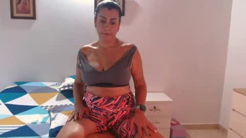 Snapshot of valeria_0511 chatting on January 28, 11:07 pm marcela online show from January 28, 11:07 pm