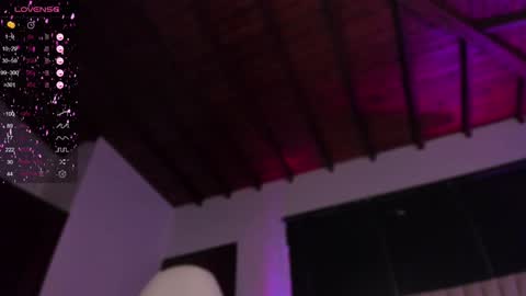 Snapshot of valeria_uribe22 chatting on February 7, 9:26 pm online show from February 7, 9:26 pm