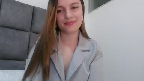 Snapshot of valeriafrannco chatting on February 6, 8:29 am valeriafrannco online show from February 6, 8:29 am