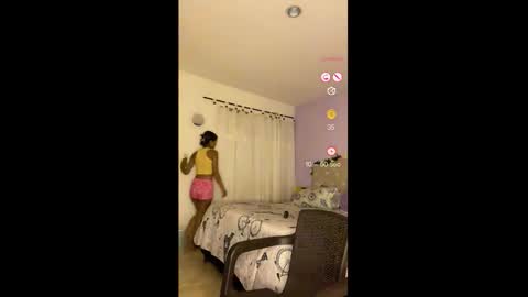 Snapshot of valeriah_7 chatting on October 24, 8:49 pm valeria online show from October 24, 8:49 pm