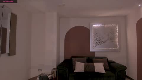 Snapshot of valeriariverax chatting on December 4, 3:37 am Valeria online show from December 4, 3:37 am