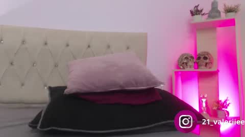 Snapshot of valerie_21 chatting on January 9, 12:09 pm Valeriee online show from January 9, 12:09 pm