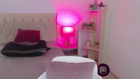 Snapshot of valerie_21 chatting on January 28, 9:41 am Valeriee online show from January 28, 9:41 am