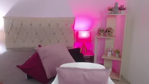 Snapshot of valerie_21 chatting on February 28, 9:04 am Valeriee online show from February 28, 9:04 am