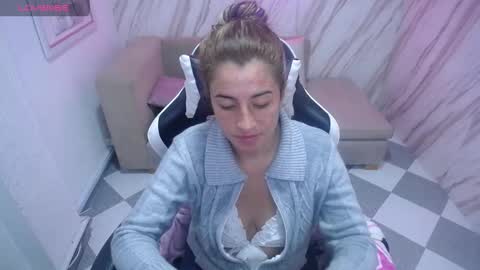 Snapshot of valerie_b chatting on December 14, 10:56 am valerie_b online show from December 14, 10:56 am