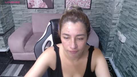 Snapshot of valerie_b chatting on December 28, 12:35 pm valerie_b online show from December 28, 12:35 pm