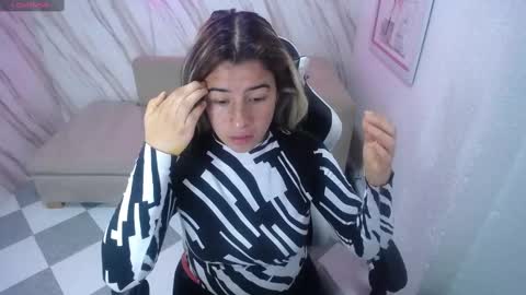 Snapshot of valerie_b chatting on February 11, 3:08 am valerie_b online show from February 11, 3:08 am