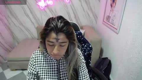 Snapshot of valerie_b chatting on March 6, 4:08 am valerie_b online show from March 6, 4:08 am