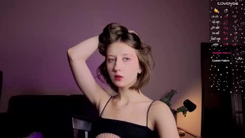 Snapshot of valerie_mooon chatting on November 16, 9:20 pm Kristi moony online show from November 16, 9:20 pm