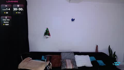 Snapshot of valerie_smile chatting on December 16, 5:17 am Valerie online show from December 16, 5:17 am