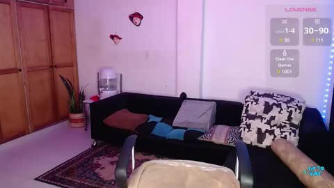 Snapshot of valerie_smile chatting on February 10, 10:51 pm Valerie online show from February 10, 10:51 pm