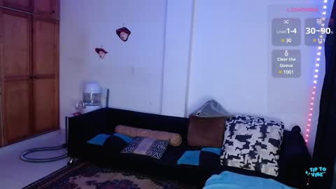 Snapshot of valerie_smile chatting on February 23, 7:11 am Valerie online show from February 23, 7:11 am