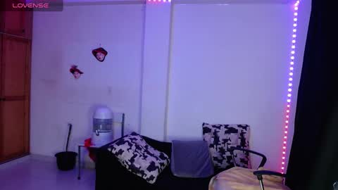 Snapshot of valerie_smile chatting on March 10, 10:59 am Valerie online show from March 10, 10:59 am