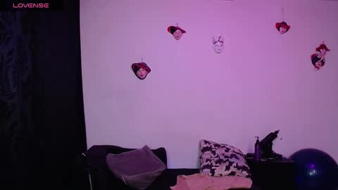 Snapshot of valerie_smile chatting on September 22, 6:15 am Valerie online show from September 22, 6:15 am