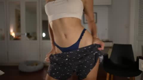 Snapshot of valerieh chatting on October 29, 2:47 am Valerie online show from October 29, 2:47 am