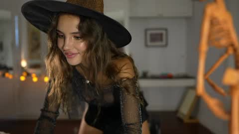 Snapshot of valerieh chatting on October 31, 3:18 am Valerie online show from October 31, 3:18 am