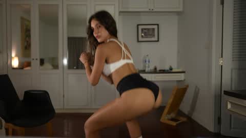 Snapshot of valerieh chatting on November 12, 12:00 am Valerie online show from November 12, 12:00 am