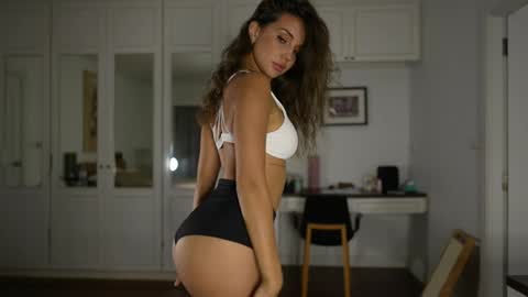 Snapshot of valerieh chatting on November 26, 12:44 am Valerie online show from November 26, 12:44 am