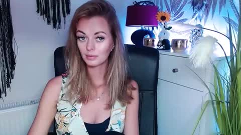 Valerie  online show from December 2, 1:35 pm