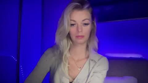 Valerie  online show from September 22, 8:22 pm