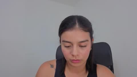 Snapshot of valerihouse chatting on October 26, 1:33 am Juli C online show from October 26, 1:33 am