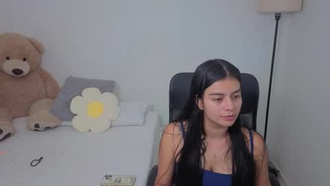 Snapshot of valerihouse chatting on November 12, 11:47 pm Juli C online show from November 12, 11:47 pm