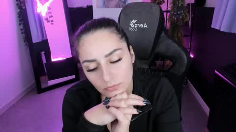 Snapshot of valeriiemills chatting on November 8, 4:51 pm Valerie online show from November 8, 4:51 pm