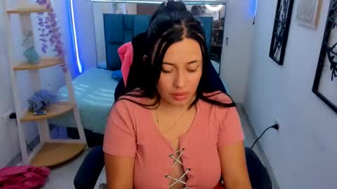 valery_bonneth online show from March 2, 7:32 pm