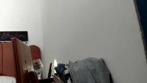 Snapshot of valerybaker1 chatting on December 18, 9:47 am B V Naughty online show from December 18, 9:47 am