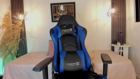 call me Maria online show from December 24, 9:33 pm