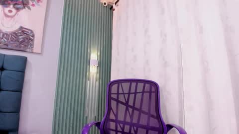 Snapshot of valerynbrown chatting on November 9, 8:51 pm valery online show from November 9, 8:51 pm