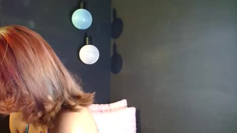 Snapshot of valerysmith18 chatting on October 6, 10:02 am zoe online show from October 6, 10:02 am
