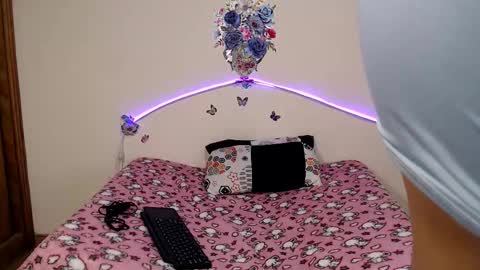 Angelyxs online show from October 28, 8:33 pm