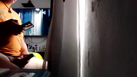 Snapshot of valetv2222 chatting on November 8, 4:51 pm valetv2222 online show from November 8, 4:51 pm