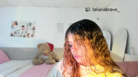 VALIENTE  online show from September 30, 9:09 pm