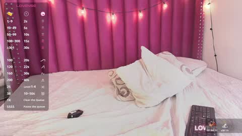 Snapshot of valkiria_moore chatting on December 20, 9:17 pm Valkiria moore online show from December 20, 9:17 pm