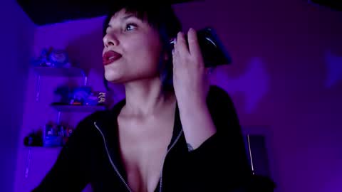 valkiry_ online show from November 14, 10:51 pm