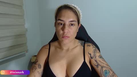 Snapshot of valkyriarose chatting on October 11, 12:21 am Isis online show from October 11, 12:21 am