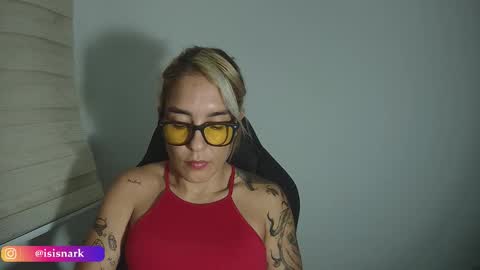 Snapshot of valkyriarose chatting on November 20, 10:53 pm Isis online show from November 20, 10:53 pm