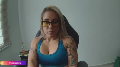 Snapshot of valkyriarose chatting on November 24, 3:01 pm Isis online show from November 24, 3:01 pm