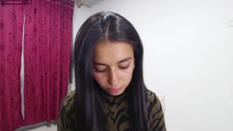 Snapshot of vallery_evanss chatting on March 1, 1:22 am Taty independent account online show from March 1, 1:22 am