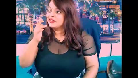 Snapshot of valleyval chatting on January 17, 6:36 am indianvalvet priya is back online show from January 17, 6:36 am
