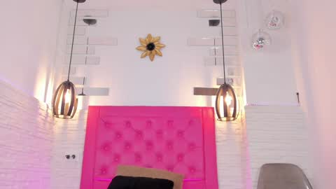 Vallolet Peach  online show from January 17, 2:18 pm